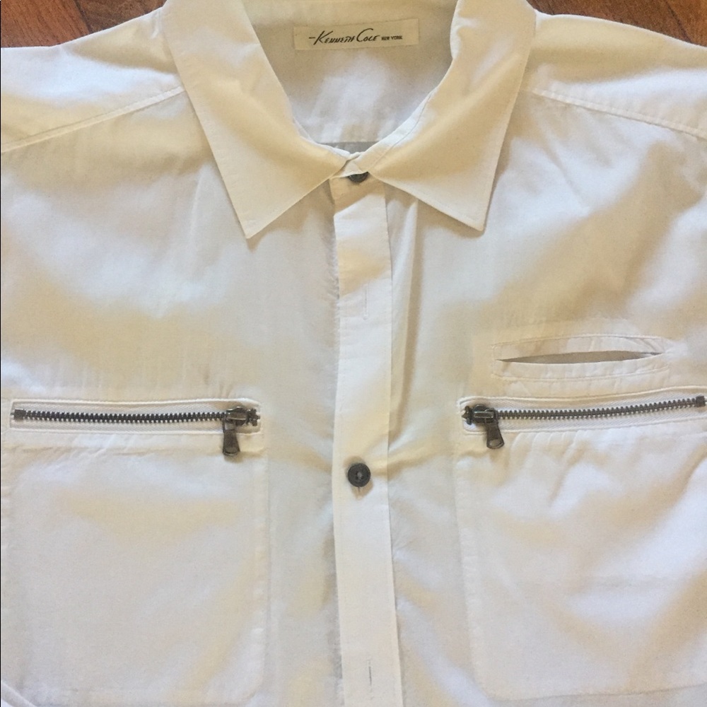 Kenneth Cole Men’s shirt with zippered pockets! 